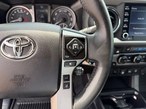 Used 2022 Toyota Tacoma Limited w/ Black Out Package (TMS) AWD/4WD image 18