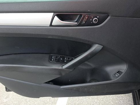 Used 2013 Volkswagen Passat 2.5 SE image 12