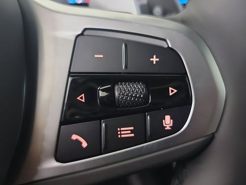 Used 2026 BMW X5 sDrive40i w/ M Sport Package image 11