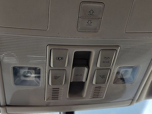 Used 2021 Volkswagen Tiguan SE FWD image 9