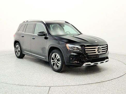 Used 2024 Mercedes-Benz GLB 250 image 3