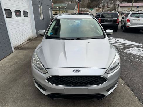 Used 2016 Ford Focus SE image 2