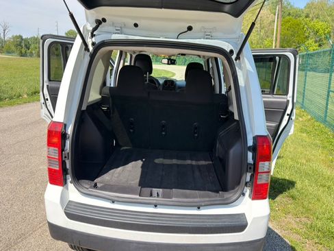 Used 2016 Jeep Patriot Sport w/ Power Value Group AWD/4WD image 8