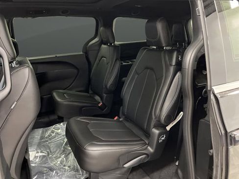 New 2026 Chrysler Pacifica Select image 29