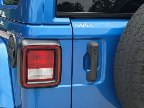 Used 2022 Jeep Wrangler Unlimited Sahara AWD/4WD image 25