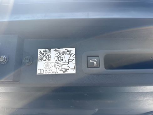 Used 2021 Toyota Sienna Platinum image 32