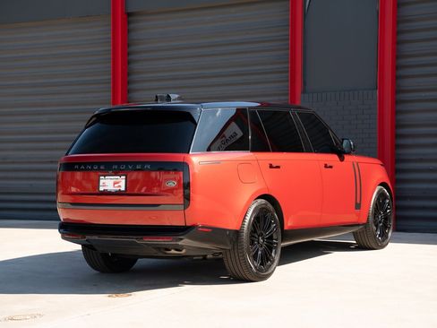 Used 2023 Land Rover Range Rover Long Wheelbase SE image 9