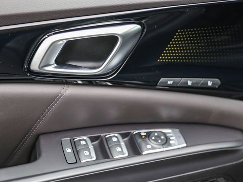 Certified 2025 Kia Carnival SX Prestige FWD image 20