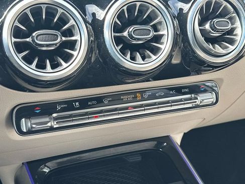 Certified 2025 Mercedes-Benz GLA 250 4MATIC image 29