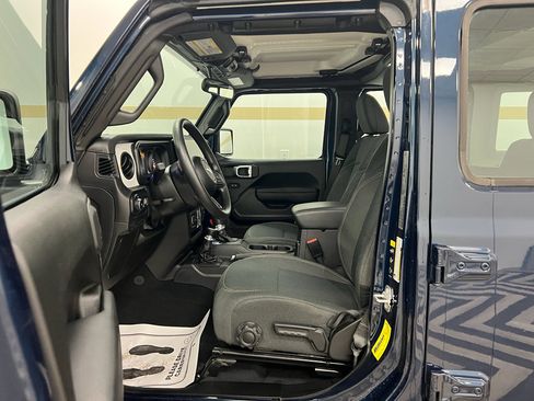 Used 2025 Jeep Wrangler Sport image 5