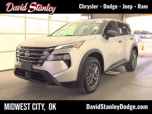 Used 2024 Nissan Rogue S AWD/4WD image 1