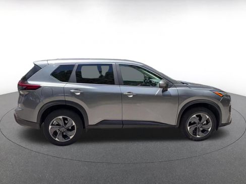 Used 2025 Nissan Rogue SV FWD image 16