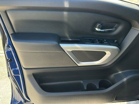 Used 2021 Nissan Titan SV w/ SV Convenience Package image 16