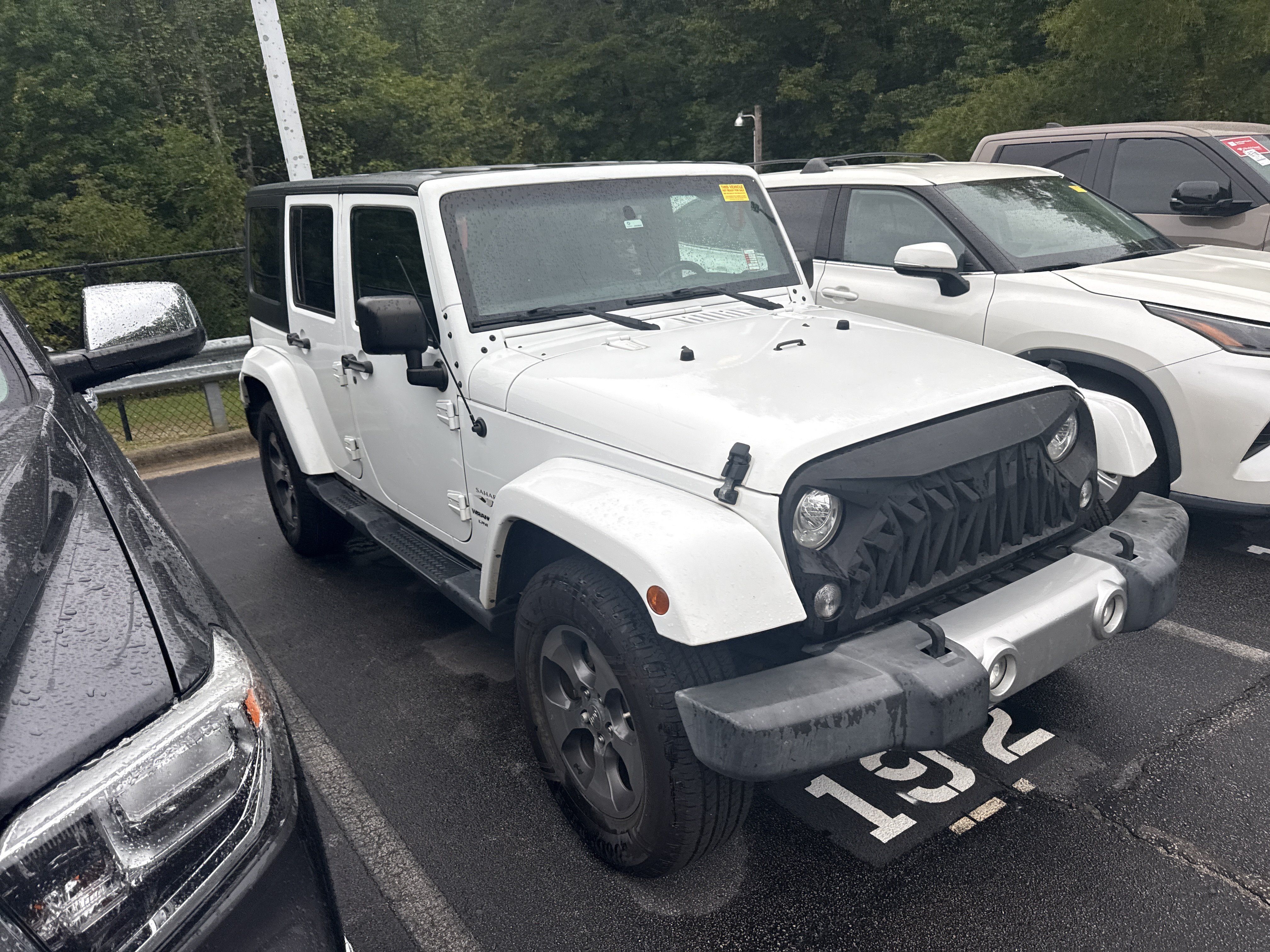 Used 2018 Jeep Wrangler Unlimited Sahara w/ Max Tow Package AWD/4WD image 5