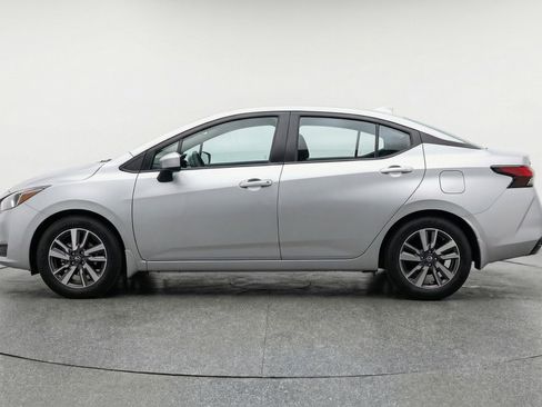 Used 2025 Nissan Versa SV image 5