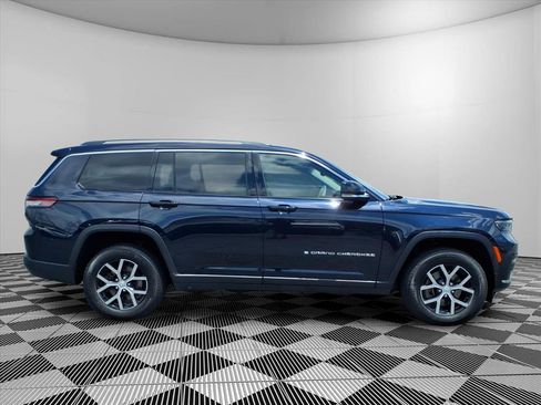 Used 2023 Jeep Grand Cherokee L Limited AWD/4WD image 30