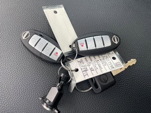 Used 2024 Nissan Titan PRO-4X w/ Pro-4x Convenience Package image 31