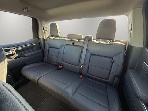 Used 2025 GMC Sierra 1500 SLT AWD/4WD image 14