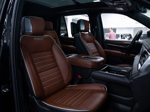 Used 2024 GMC Yukon Denali Ultimate AWD/4WD image 27