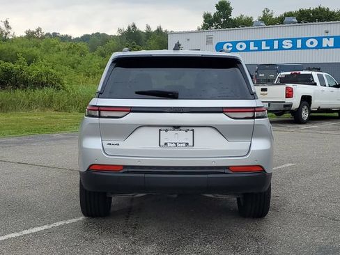 Certified 2024 Jeep Grand Cherokee Altitude AWD/4WD image 9