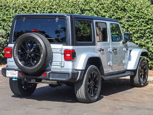 Used 2023 Jeep Wrangler Unlimited Sahara w/ Cold Weather Group AWD/4WD image 7
