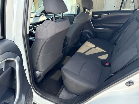 Used 2019 Toyota RAV4 LE AWD/4WD image 15