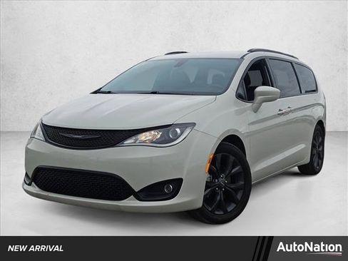 Used 2020 Chrysler Pacifica Touring-L w/ S Appearance Package FWD image 1