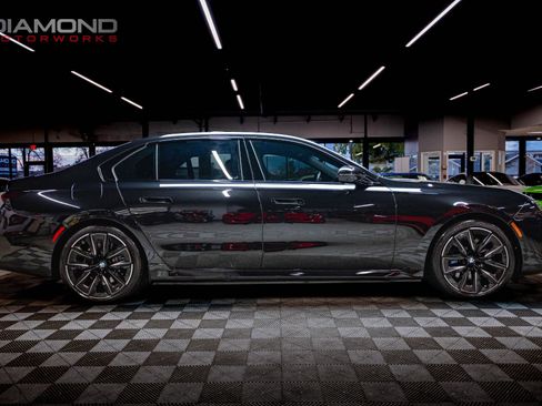 Used 2023 BMW i7 xDrive60 image 28