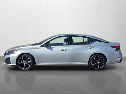 Used 2024 Nissan Altima 2.5 SR FWD image 3