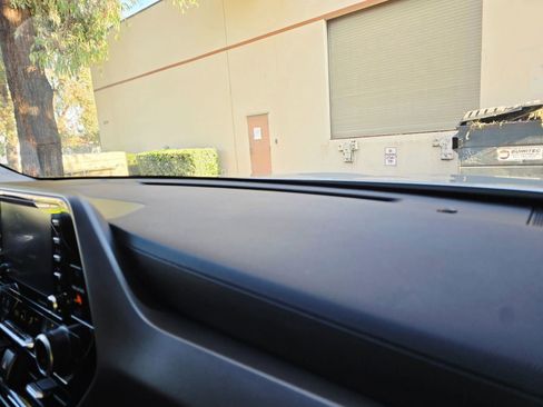 Used 2020 Toyota Highlander LE image 28