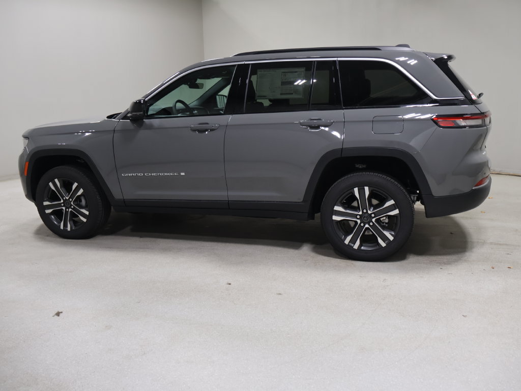 New 2027 Jeep Grand Cherokee Limited AWD/4WD image 4
