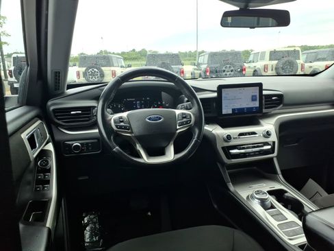 Used 2020 Ford Explorer XLT RWD image 15