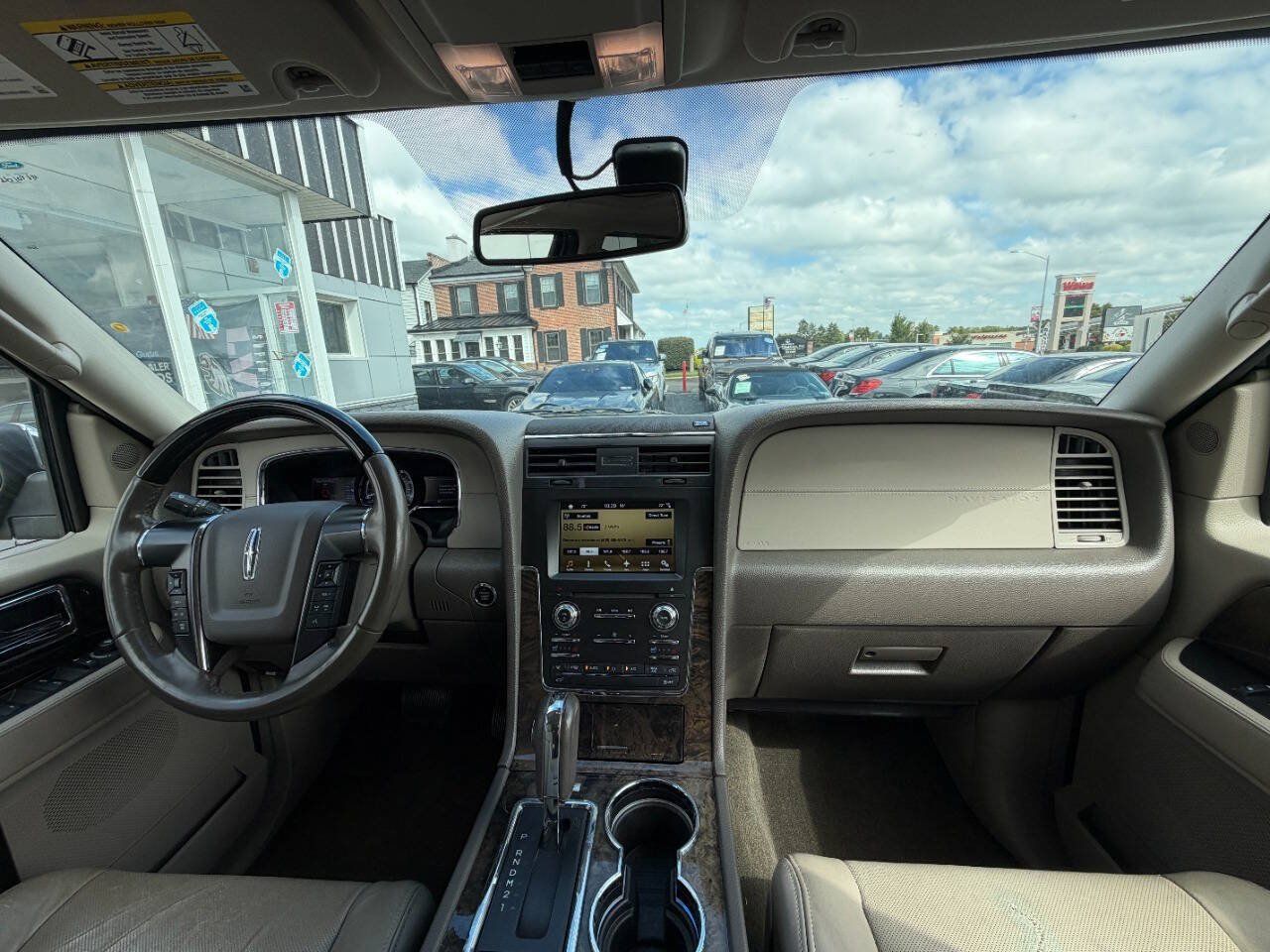 Used 2016 Lincoln Navigator Select RWD image 15