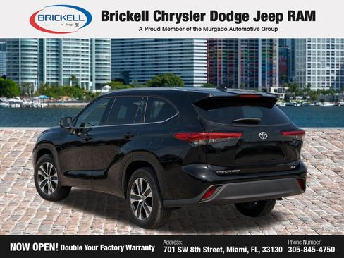 Used 2021 Toyota Highlander XLE FWD image 3