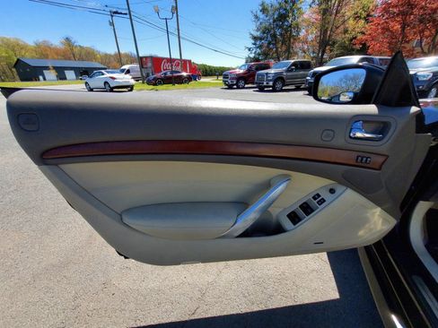 Used 2009 INFINITI G37 Convertible w/ Premium Pkg RWD image 8