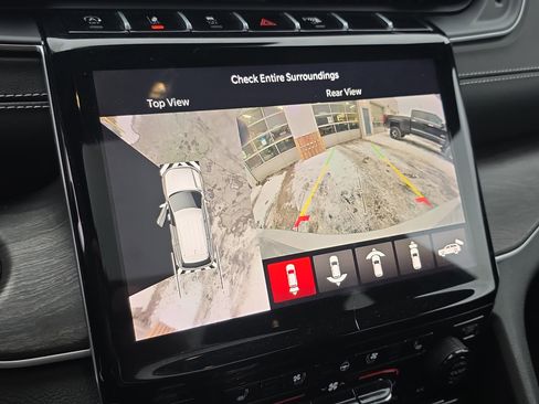 Used 2024 Jeep Grand Cherokee L Limited w/ Luxury Tech Group II image 32