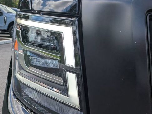 Used 2024 Nissan Titan PRO-4X w/ Pro-4x Convenience Package AWD/4WD image 10
