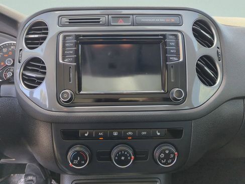 Used 2016 Volkswagen Tiguan SE image 33