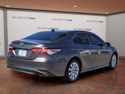 Used 2020 Toyota Camry LE image 8