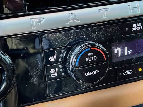 New 2026 Nissan Pathfinder Platinum AWD/4WD image 18