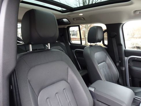 Used 2020 Land Rover Defender 110 SE image 29