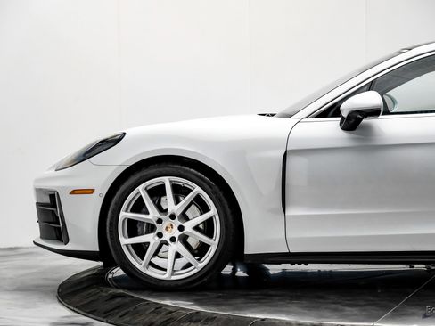 Used 2025 Porsche Panamera w/ Premium Package image 8