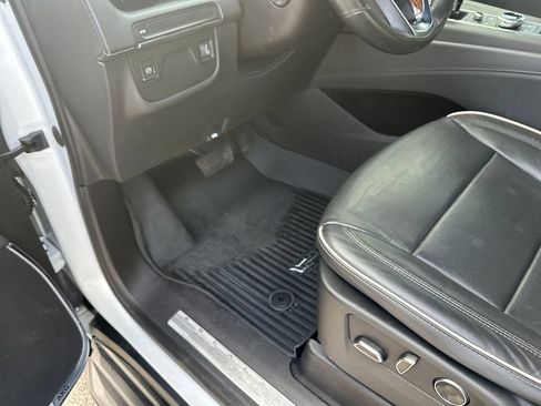 Used 2021 Cadillac Escalade Premium Luxury RWD image 23