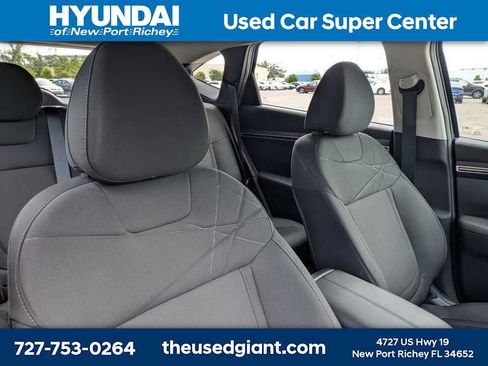 Certified 2024 Hyundai Tucson SE FWD image 6
