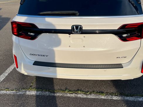 Used 2025 Honda Odyssey Elite image 4