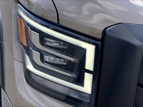 Used 2021 Nissan Titan PRO-4X w/ Pro-4x Convenience Package image 28