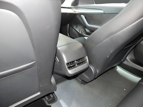 Used 2022 Tesla Model 3 Long Range image 31