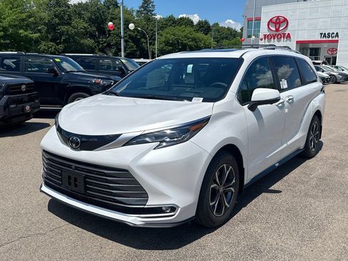 New 2026 Toyota Sienna Platinum AWD/4WD image 3
