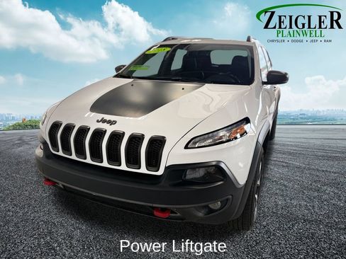 Used 2018 Jeep Cherokee Trailhawk AWD/4WD image 9