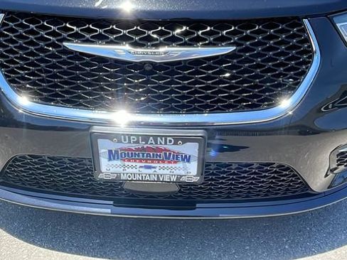 Used 2025 Chrysler Pacifica Select FWD image 9